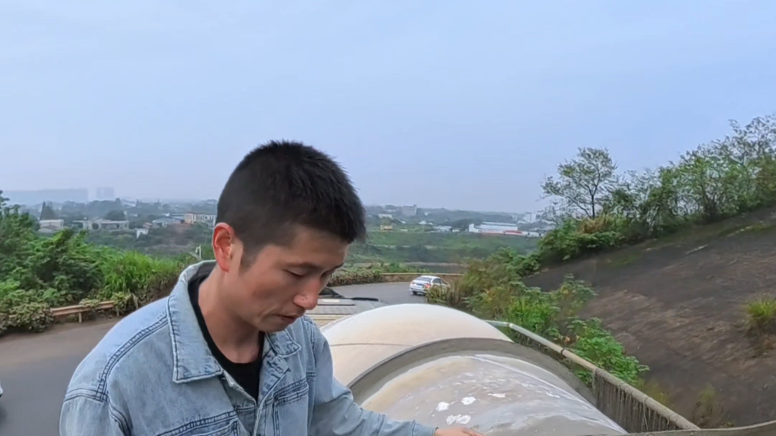 搅拌车进罐清理